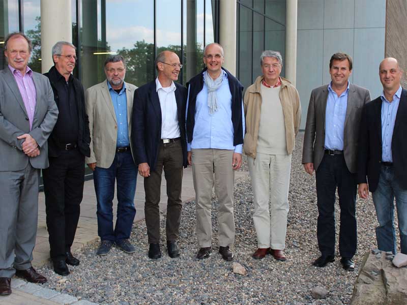 Gruppenfoto vor der Alanus Hochschule