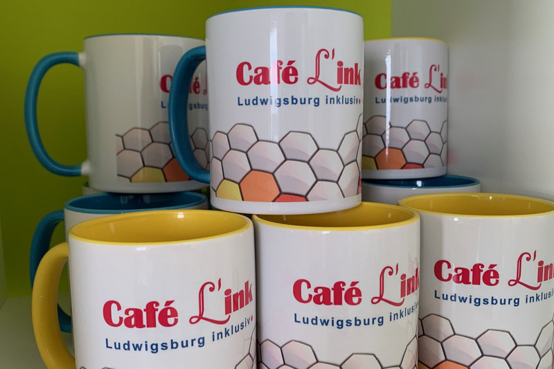 Mugs with inscription from Café L'ink