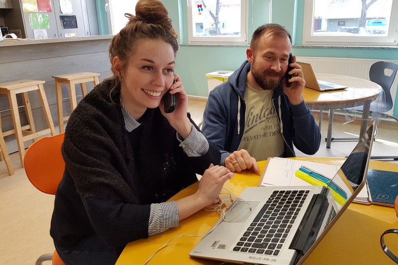 Beratung mit Laptop und Telefon