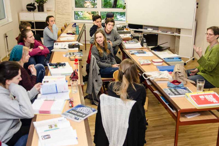 Pupils and their teacher in a discussion situation in English class