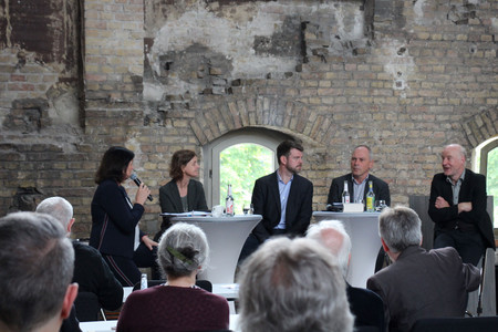 Buchpräsentation in historischem Gemäuer