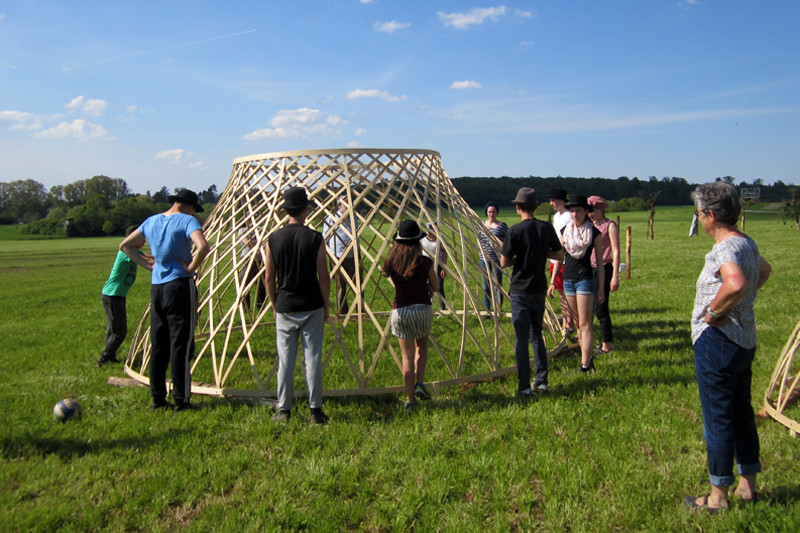 The next element of the sculpture is getting arranged on the meadow