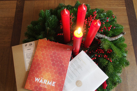 Advent wreath with publication