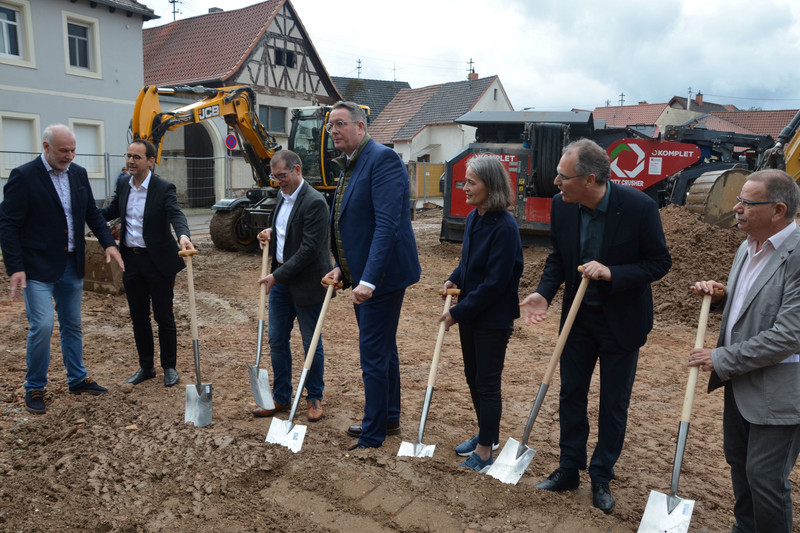Groundbreaking ceremony with Social Affairs Minister Alexander Schweitzer and District Administrator Dietmar Seefeldt